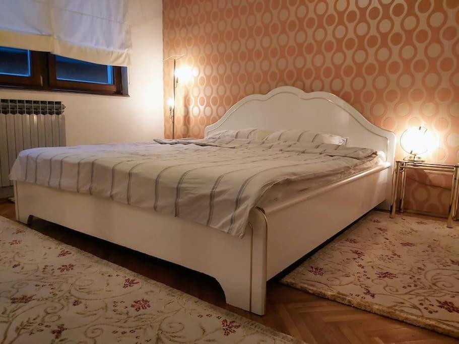 Spacious Condo Near Bascarsija - Free Parking ซาราเยโว ภายนอก รูปภาพ