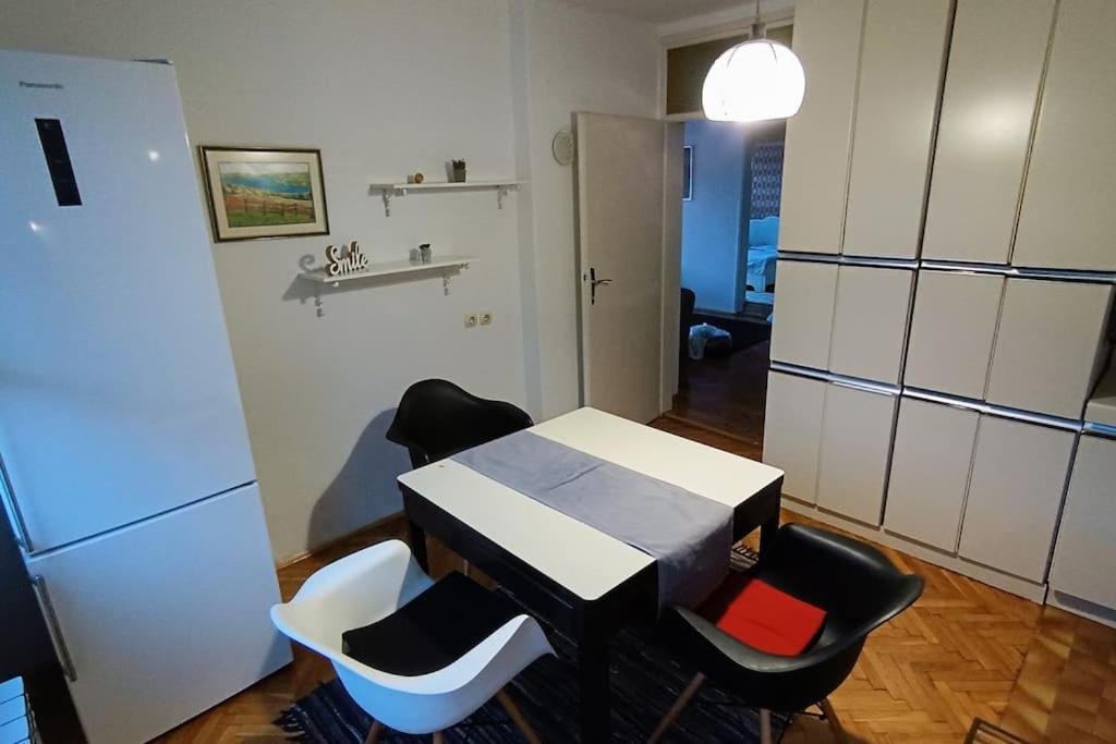Spacious Condo Near Bascarsija - Free Parking ซาราเยโว ภายนอก รูปภาพ